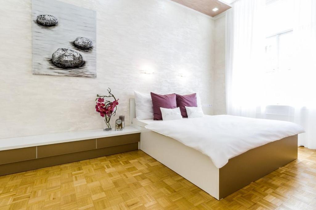 Stylish Apartment 5 Minutes Walk From City Center Prága Kültér fotó