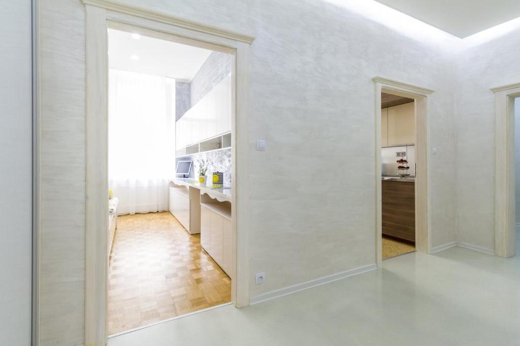 Stylish Apartment 5 Minutes Walk From City Center Prága Kültér fotó