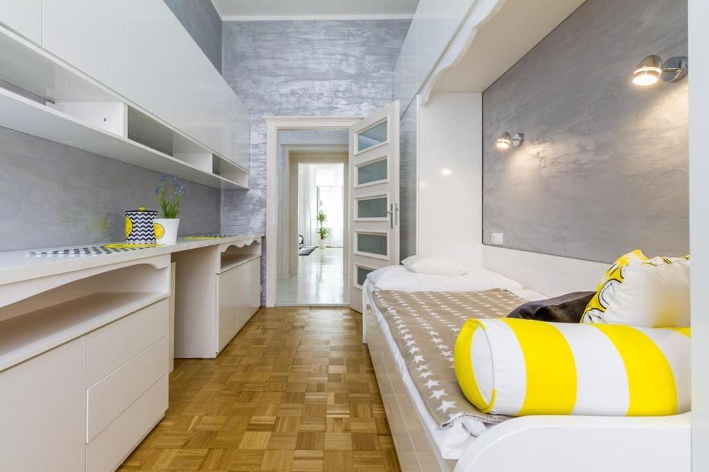 Stylish Apartment 5 Minutes Walk From City Center Prága Kültér fotó