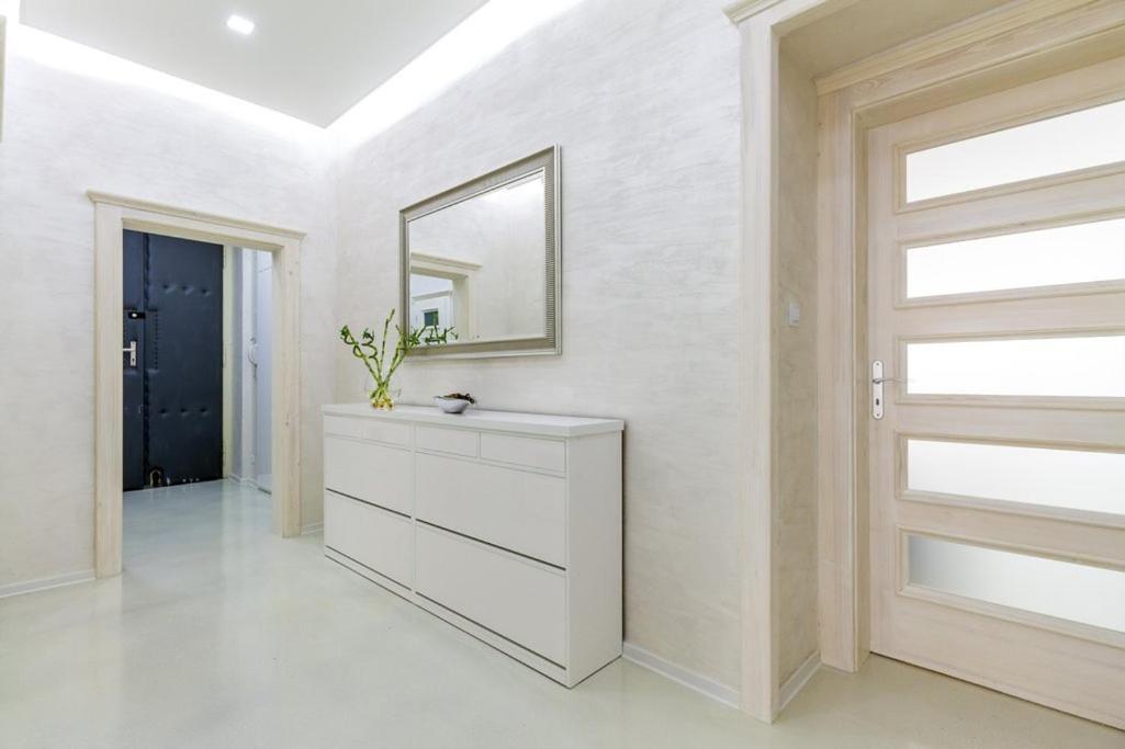 Stylish Apartment 5 Minutes Walk From City Center Prága Kültér fotó