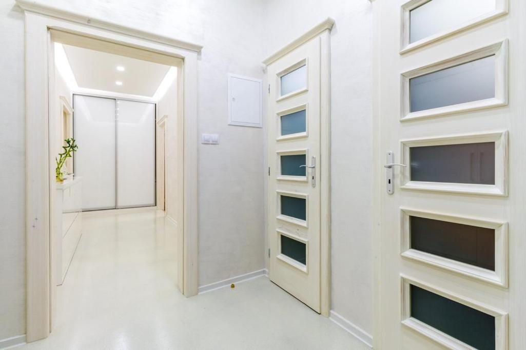 Stylish Apartment 5 Minutes Walk From City Center Prága Kültér fotó