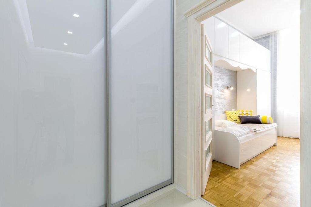 Stylish Apartment 5 Minutes Walk From City Center Prága Kültér fotó