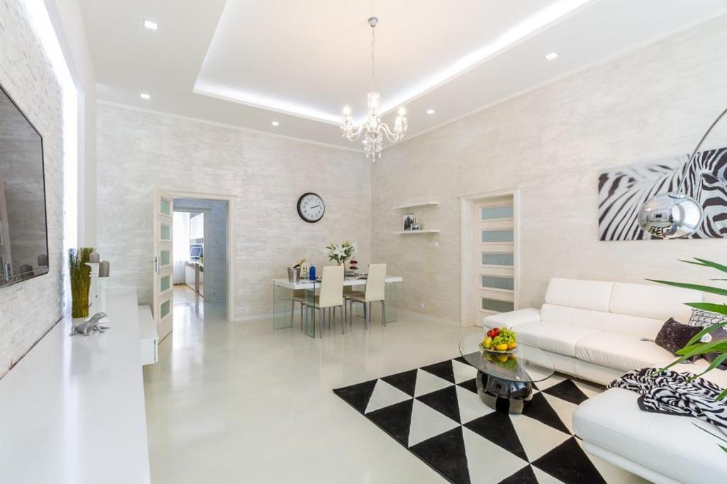Stylish Apartment 5 Minutes Walk From City Center Prága Kültér fotó