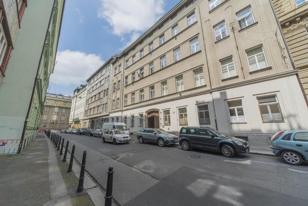 Stylish Apartment 5 Minutes Walk From City Center Prága Kültér fotó