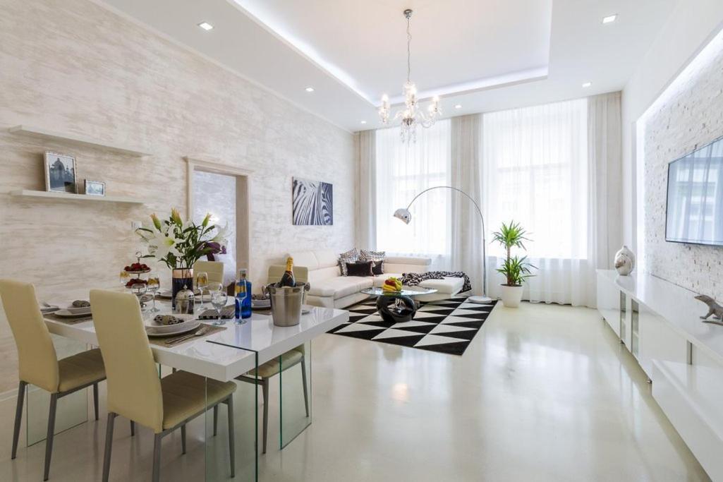 Stylish Apartment 5 Minutes Walk From City Center Prága Kültér fotó