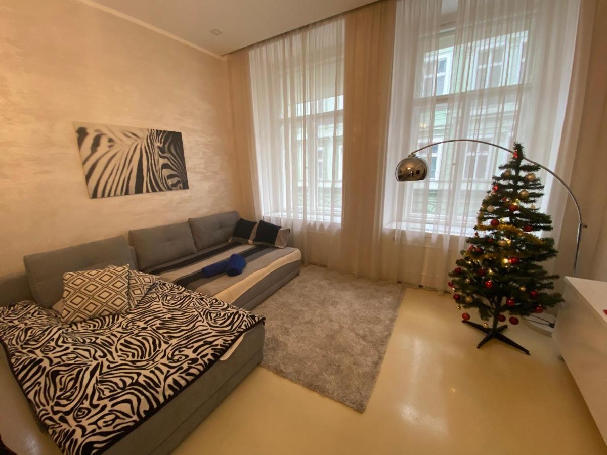 Stylish Apartment 5 Minutes Walk From City Center Prága Kültér fotó